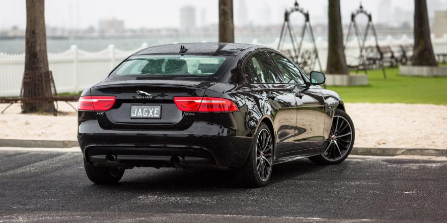  Jaguar XE 25t R-Sport 2015 года  (AU) (фото 11 из 40)